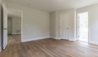 12491 CLINTON HEIGHTS Dr, Ashland, VA 23005
