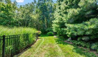 1 Guernsey Rd, Brookfield, CT 06804
