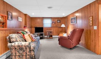 35 Sycamore Dr, Cranston, RI 02921