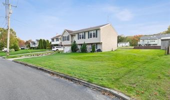 80 TOMAHAWK Trl, Cranston, RI 02921