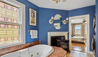 60 Division St, Newport, RI 02840