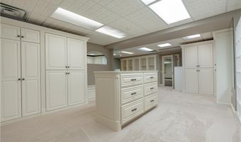 438 Club Dr, Aurora, OH 44202