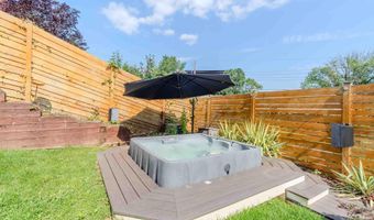 942 N MCKINLEY Rd, Arlington, VA 22205