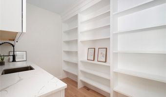 5 Braeburn Cir, Cranston, RI 02921