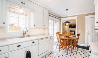 2403 Guenever Ct, Altoona, IA 50009
