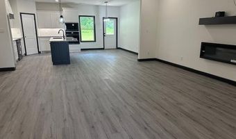 1112 Duke Dr, Bauxite, AR 72011
