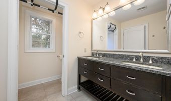 25 White Oak Ln, Aberdeen, NJ 07747