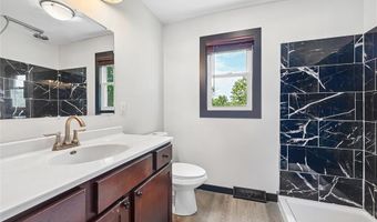 203 E 4th St, Anamosa, IA 52205