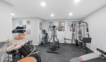 5306 Greyson Heights Dr, Auburn, IN 46706