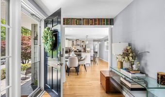 64 Dean St, Cranston, RI 02920