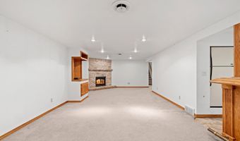 2405 N ERB St, Appleton, WI 54911