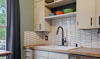 1115 7th St, Baldwin City, KS 66006