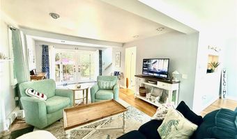 22 Dixon St, Newport, RI 02840