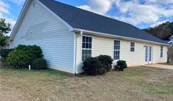 2 Sturbridge Ct, Belton, SC 29627