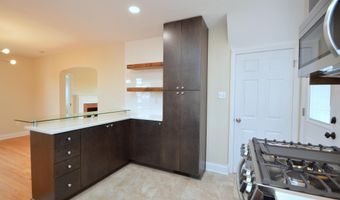 2441 N MCKINLEY St, Arlington, VA 22207