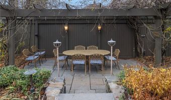 4 Hunter Ave, Newport, RI 02840