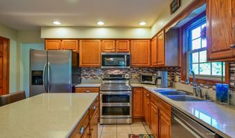 5 Warwick Ln, Athens, OH 45701