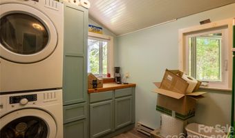 8 Westward Way, Bakersville, NC 28705