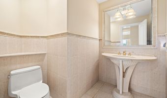 1100 Island Dr, Bayville, NJ 08721
