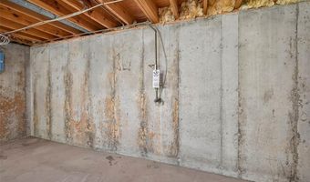 1592 Greenfield Crossing Ct, Ballwin, MO 63021