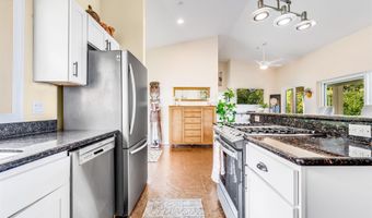 1004 N Honokala Rd B, Haiku, HI 96708