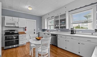 75 Ayrault St 1, Newport, RI 02840