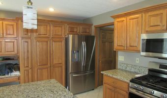 1401 Sanders Dr, Auburn, IN 46706
