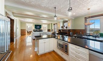 423 Hope St C, Bristol, RI 02809