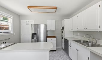 3141 CLAYBORNE Ave, Alexandria, VA 22306