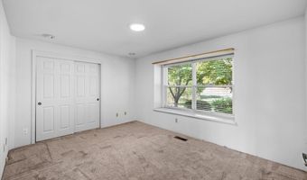 912 Cypress Point Loop, Ashland, OR 97520