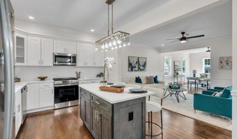 41 Avondale Ln, Aberdeen, NJ 07747