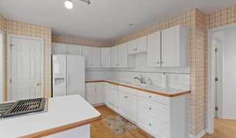 830 Richlyn Dr, Adrian, MI 49221