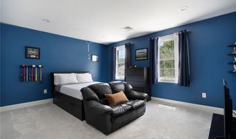 4 Morning Star Ct, Lincoln, RI 02865