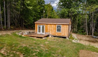 8 Magnolia Ln, Starks, ME 04911