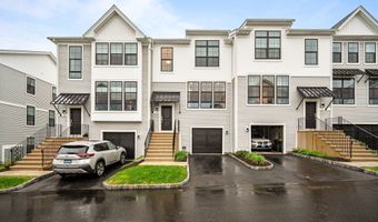 81 Brentwood Cir 81, Danbury, CT 06810