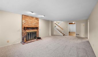 1017 Hollybend Dr, Ballwin, MO 63021