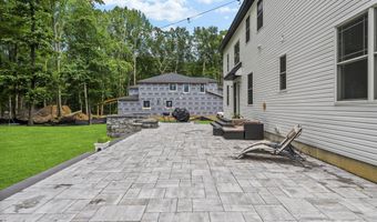 129 Magnolia Ln, Middletown, NJ 07748