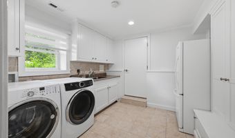 3 Bayberry Dr, Brookfield, CT 06804