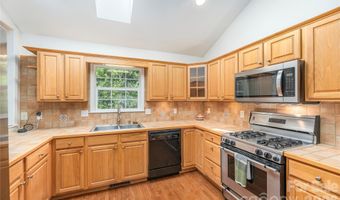 602 Hidden Springs Dr, Asheville, NC 28804