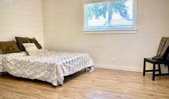 1275 ISLAND St, Springfield, OR 97477