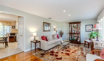 17 Woodview Dr, Cranston, RI 02920