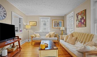 12 Hammond St, Newport, RI 02840