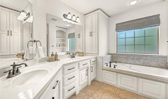 103 NE 7th St, Bentonville, AR 72712