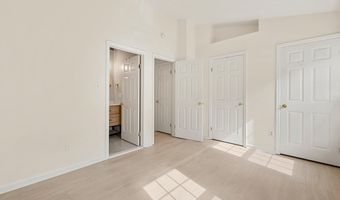 5002 9TH St S, Arlington, VA 22204