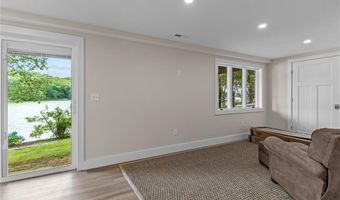 8 Woodsia Rd, Narragansett, RI 02874