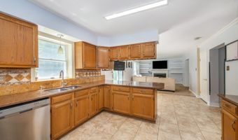 2 Higgins Dr, Alloway, NJ 07462
