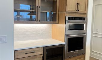 855 Club Dr W, Aurora, OH 44202