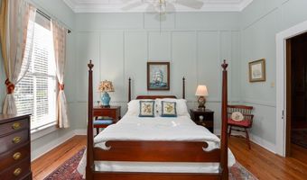 160 Ave C, Apalachicola, FL 32320