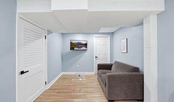 5902 WILSON Ln, Bethesda, MD 20817