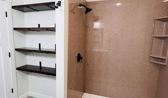 921 Willet St, Aberdeen, SD 57401